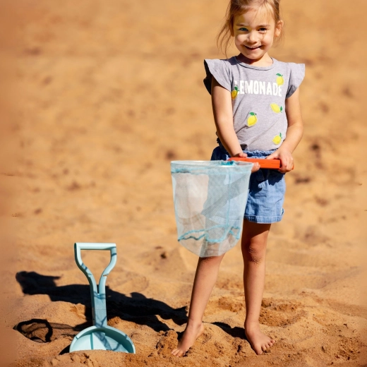 Kompaktní 2v1: lopatka a síťka