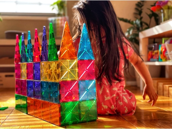Kompatibilní se všemi stavebnicemi Magna-Tiles
