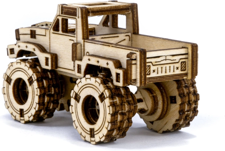 Detailní dřevěný Monster Truck