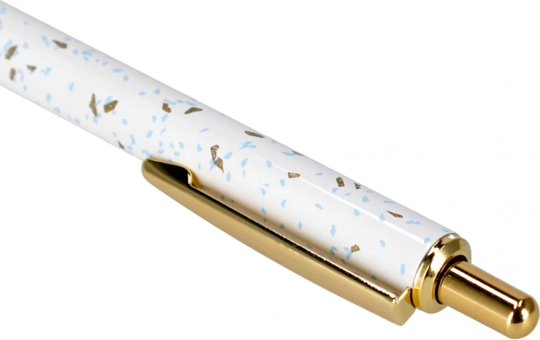 Výsuvný mechanismus a kovová sponka