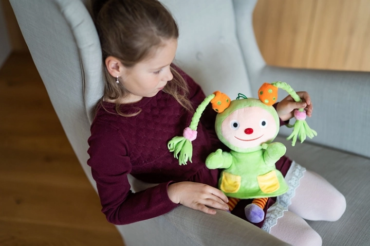Plyšová Fanynka z Kouzelné školky 30 cm