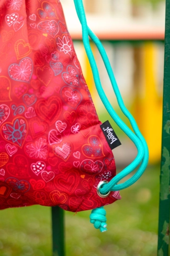 Pevný a omyvatelný materiál