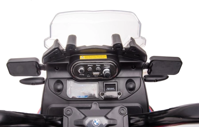 Realistický kokpit s hudbou a ovládáním