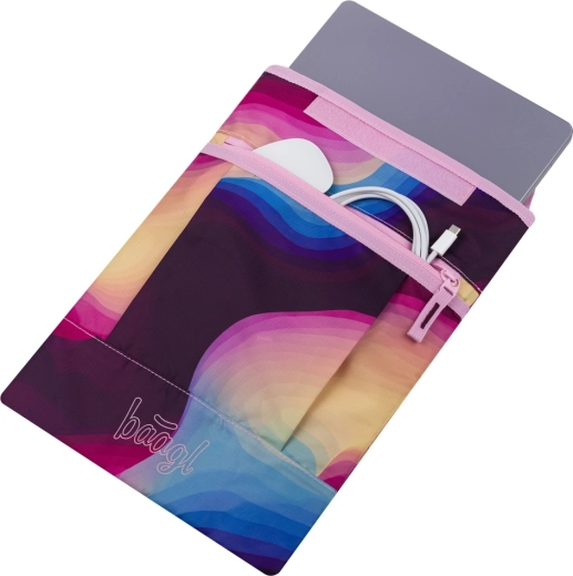 Praktická přední kapsa na příslušenství