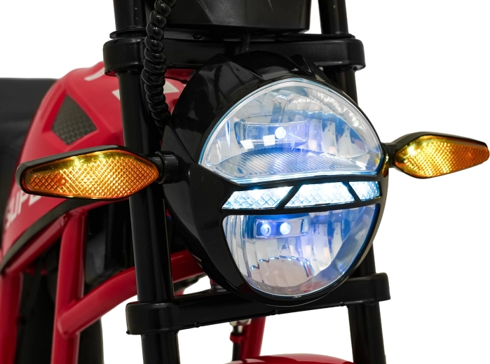 LED světlomety a podsvícená palubní deska