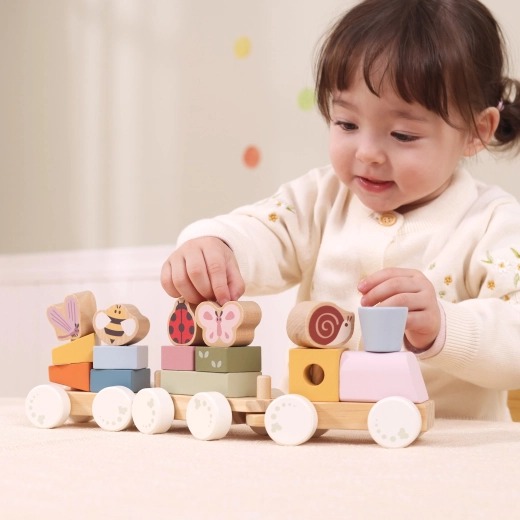 Tahací vláček se snadno rozpojitelnými vagónky