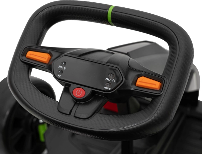 Multimediální volant, FM rádio a Bluetooth