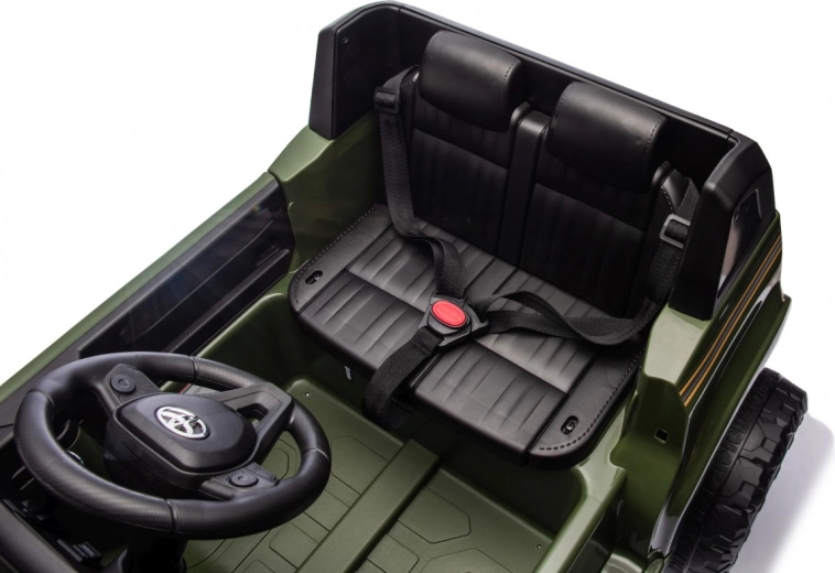 Pohodlné sedadlo z ekokůže s pásy