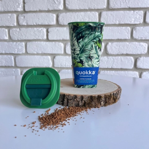 Dvojitá stěna pro delší teplotu nápoje