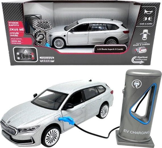 Kovový model Škoda Superb IV Combi 1:35 se zvukem a světly, stříbrně šedá
