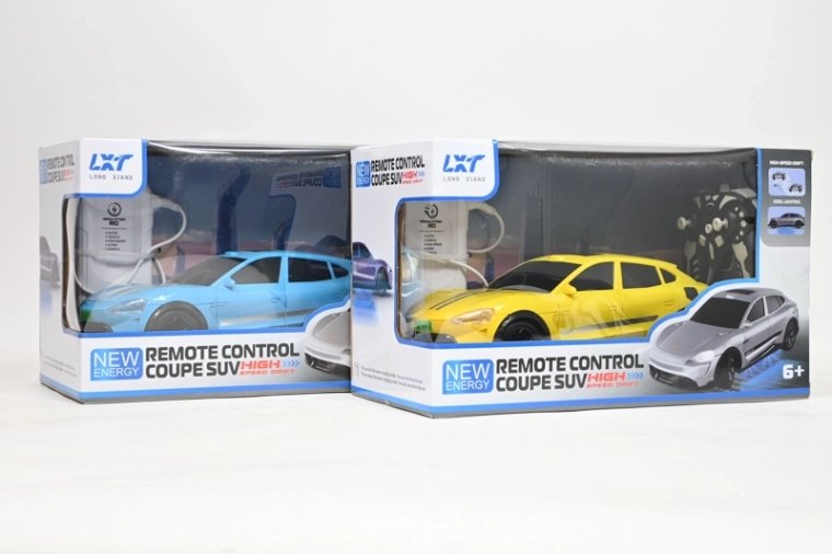 RC auto s nabíjecí stanicí