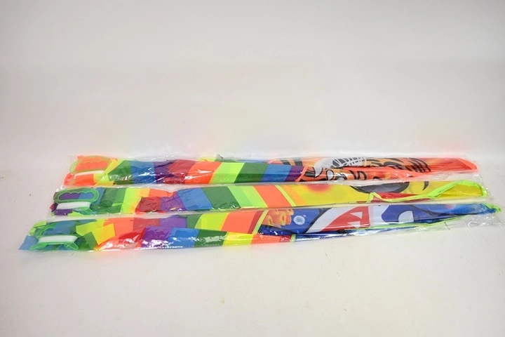 Pestrobarevný létající drak pro děti