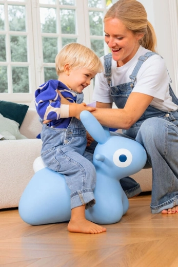 Quut skákací kamarád králíček modrý