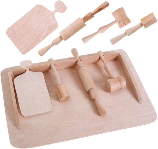 Dřevěná stolnice s kuchyňskými pomůckami pro děti