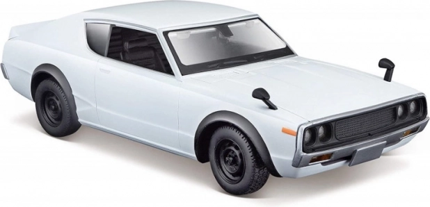 Model auta NISSAN skyline 2000 gt‑r 1973 1:24 bílý