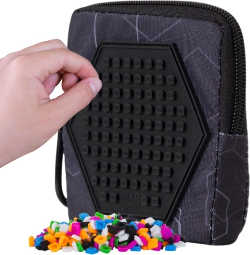 Pixie Crew čtvercové pouzdro černé Hexa s pixely