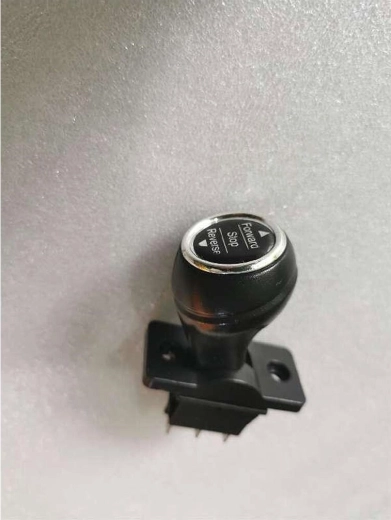 Řadicí páka pro dětské elektrické autíčko Audi Q8 (vpřed/vzad) - 1 kus