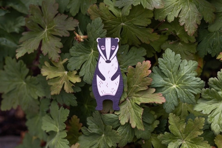 BeWooden dřevěná nálepka na zeď jezevec