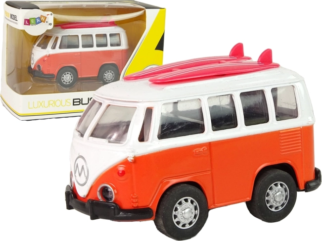 Kovový výletní autobus