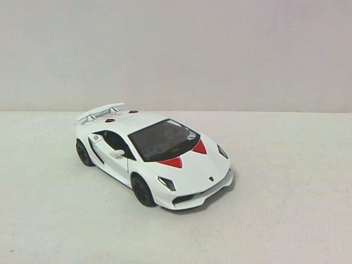 Model auta Lamborghini Sesto – kovový model 1:38 s otevíracími dveřmi a natahovacím pohonem