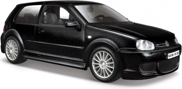 Kompozitní model VOLKSWAGEN Golf R32 v černé barvě 1:24