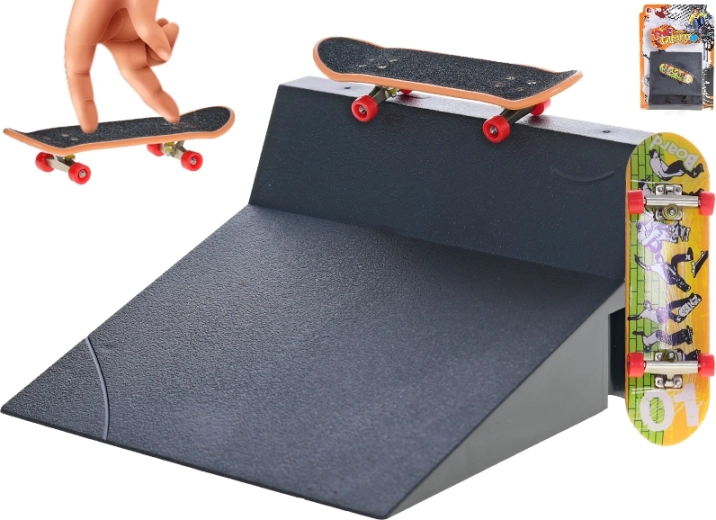 Mini skateboard z kovu s rampou 9,5 cm