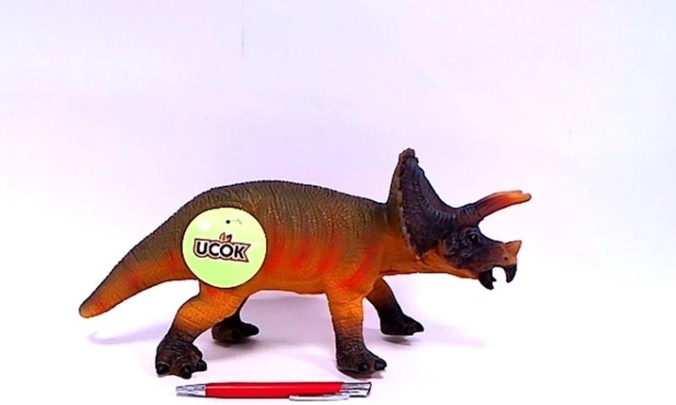Měkký dinosaurus triceratops se zvukem