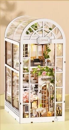 3D skládačka zarážka na knihy – miniatura kavárny Bílá zahrada
