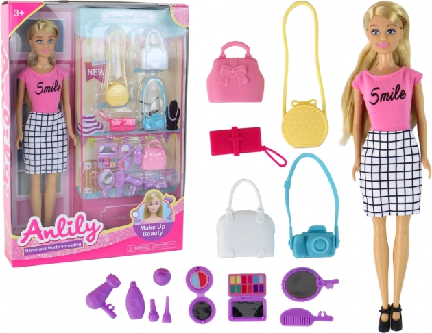 Lalka ANLILY – stylizační set s kabelkami a doplňky