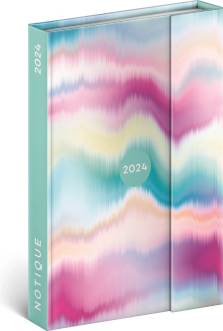 Týdenní magnetický diář 2024 batika, 11 × 16 cm