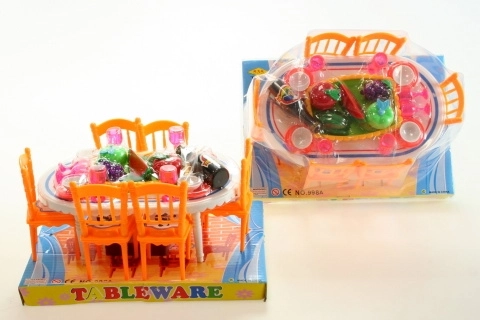 Stoleček s jídlem pro panenky se židličkami a nádobím