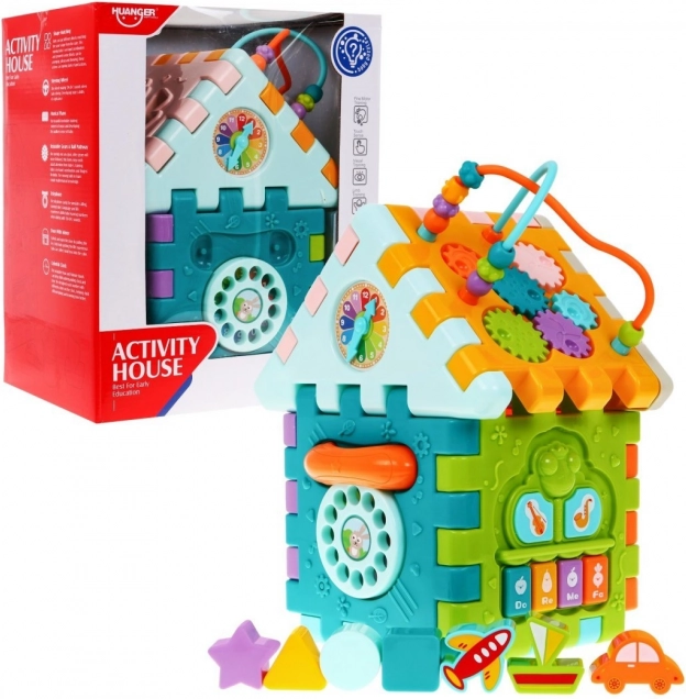 Skládací senzomotorický multidomek pro děti 18m+ s mini hrami, 9 puzzly, třídiči tvarů, provlékáním a hodinami