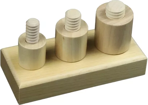 Dřevěné šrouby a matky Montessori