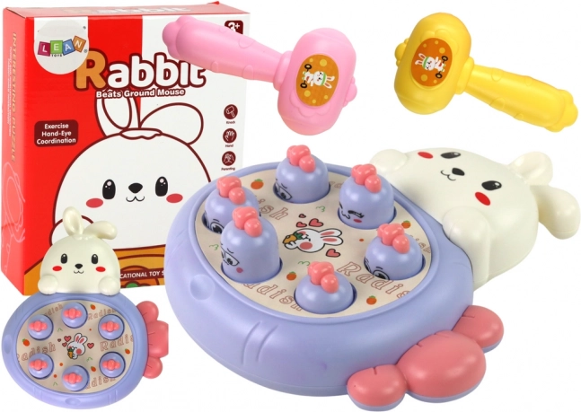 Interaktivní hra králík Whac‑A‑Mole – fialová, zábava s vyskakujícími mrkvičkami