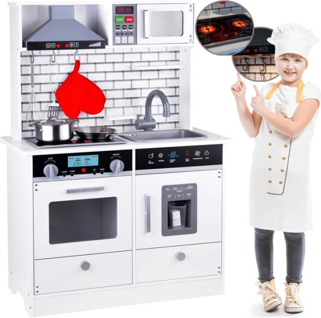 Velká dřevěná kuchyně se světlem a zvukem