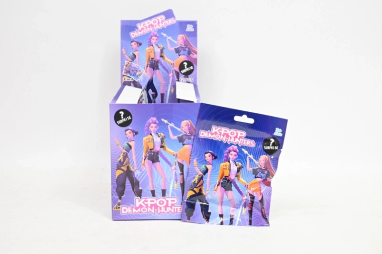 K-pop blind bag přívěsek na klíče KPop Demon Hunters (12 ks v displeji)
