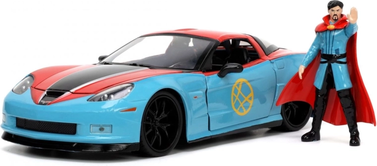 Model auta Marvel Doctor Strange Chevy Corvette 1:24 s figurkou