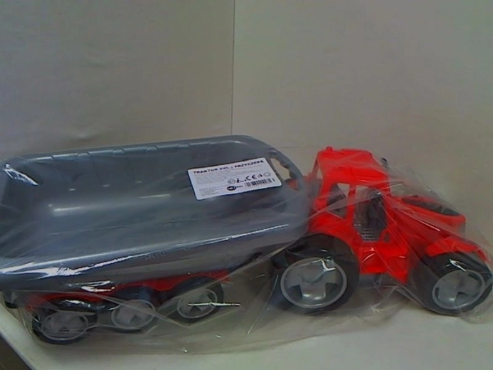Traktor XXL s přívěsem