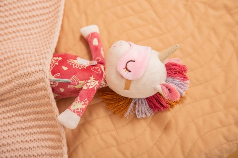 Lilliputiens kamarádka do postýlky – jednorožec Lena