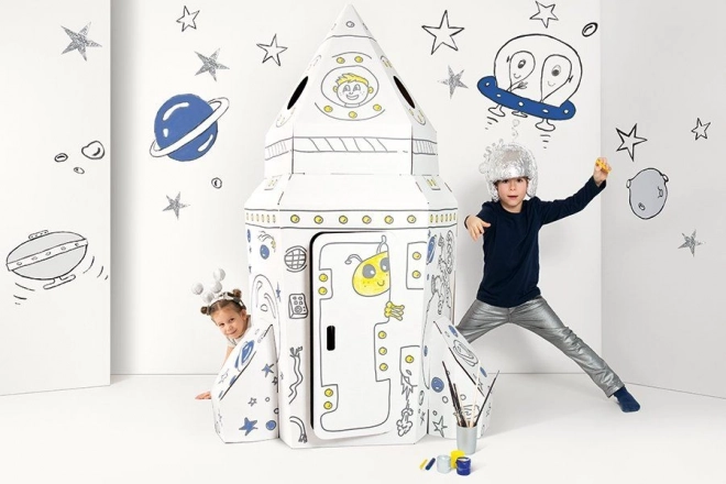 Velká kartonová vesmírná raketa