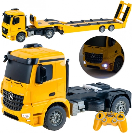 Dálkově ovládaný kamion s návěsem MERCEDES-BENZ