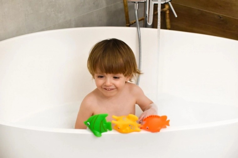 Smyslová zábava ve vaně