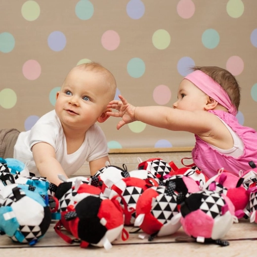 Chrastítko motivující k objevování