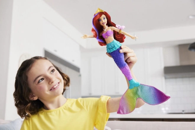 MATTEL Disney Princess panenka Ariel malá mořslá víla plave, mění barvu