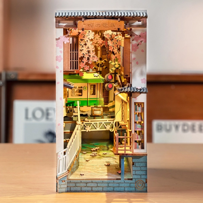 Zarážka na knihy miniatura domečku Sakurová ulička