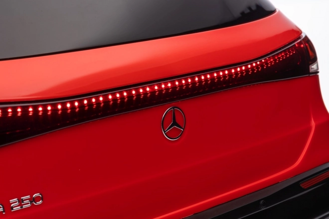 Elektrické autíčko Mercedes-Benz EQA 250 červené