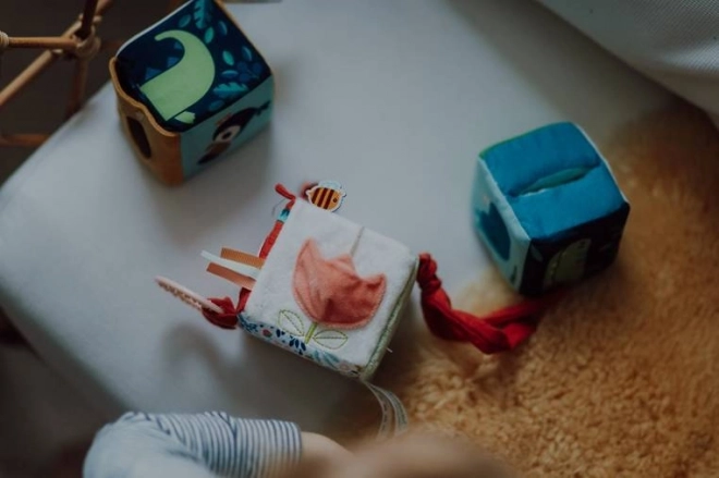 Lilliputiens -  textilní kostka s aktivitami - liška Alice