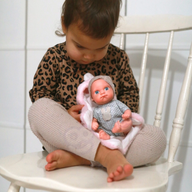 První panenka s dekou a králíčkem 23 cm