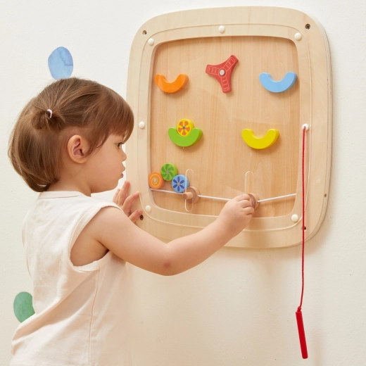 Nástěnná úspora místa a bezpečná hra