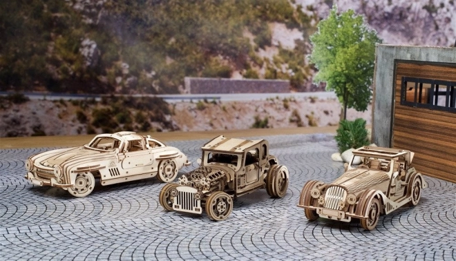 Ugears 3D dřevěné mechanické puzzle Auto Winged Sports Coupe